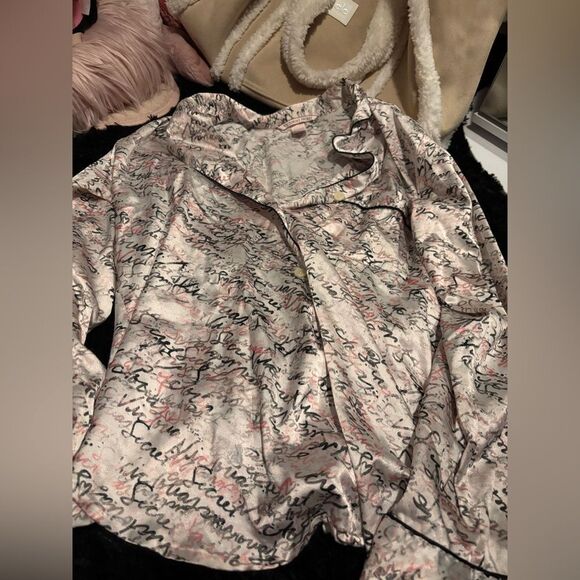 Victoria’s Secret Women's Script Print PJ Top - Picture 1 of 3